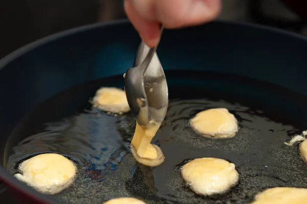 Lahodný Tradiční Brazilský Domácí Sladký Zvaný Bolinho Chuva Smaží Pánvi — Stock fotografie