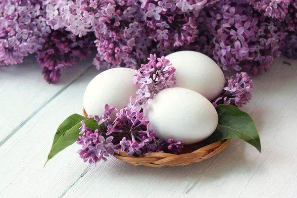 Eggs and Lilac — Stock Photo, Image