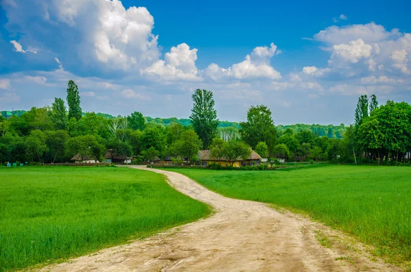 Strada nel villaggio — Foto Stock