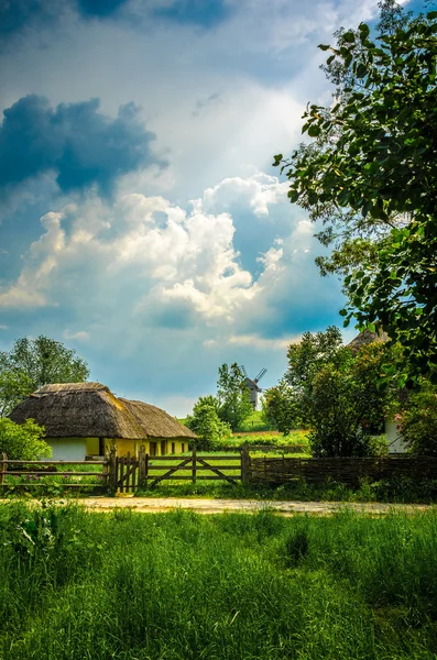 古代传统乌克兰农村小屋 图库图片