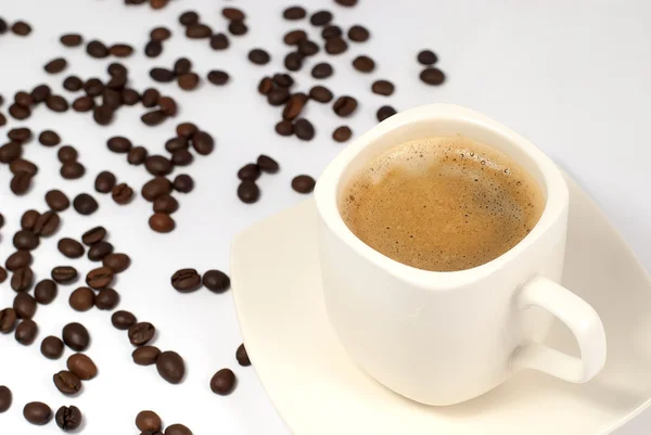 Φλιτζάνι καφέ με κόκκους — Φωτογραφία Αρχείου