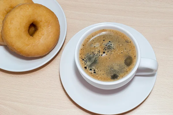 Kaffe och en donuts — Stockfoto