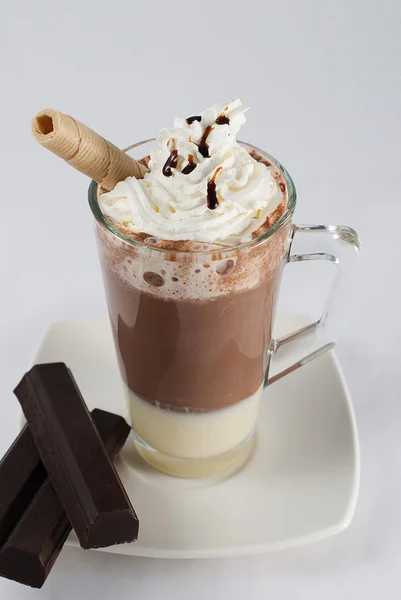 Kop chocolademelk met slagroom — Stockfoto