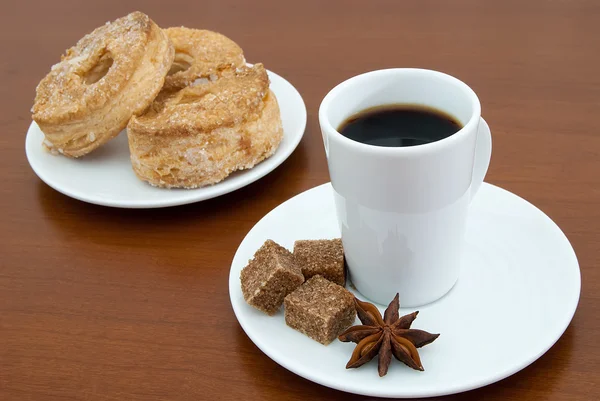 Xícara de café e massa folhada — Fotografia de Stock