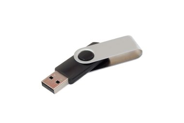 memoria USB con cubierta de aluminio en el fondo azul