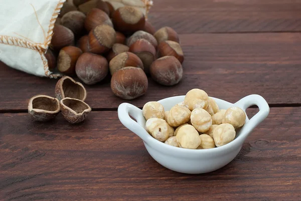 Hasselnötter skål — Stockfoto