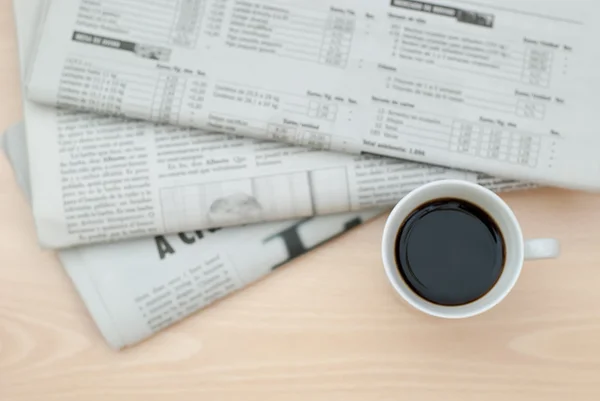 Cup of coffee and the newspapers Royalty Free Stock Images