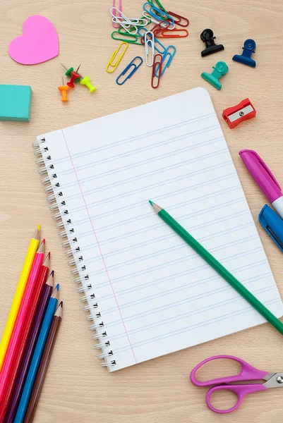 Terug naar school supplies met accessoires — Stockfoto