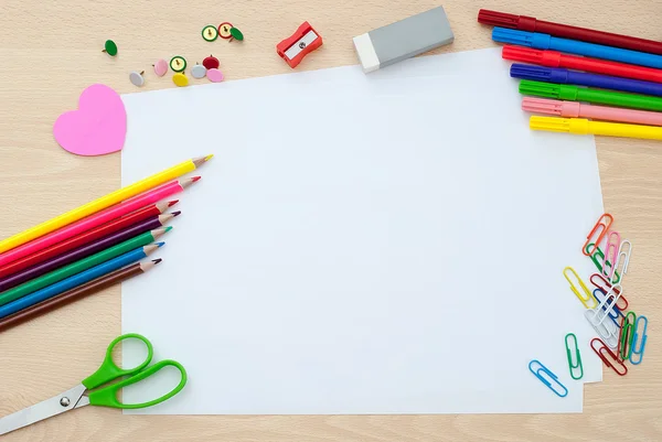 School supplies met lege pagina 's — Stockfoto