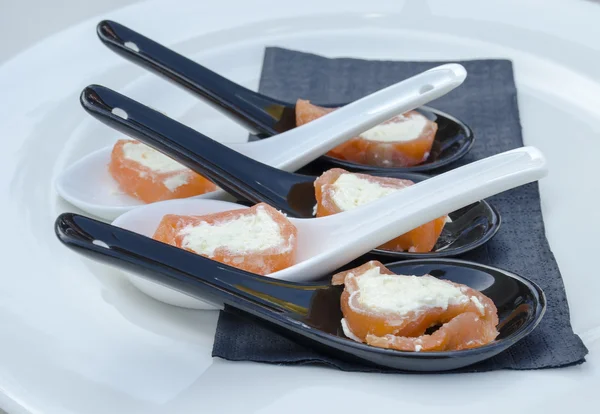 Smoked Salmon Appetizers on Spoons — Stock Photo, Image