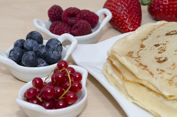 Pancakes with berries — Stock Photo, Image