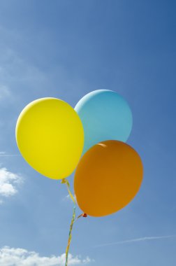 çok renkli helyum balonları