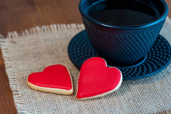 Herzförmige Plätzchen Mit Marmelade Zum Valentinstag Auf Textil — Stockfoto