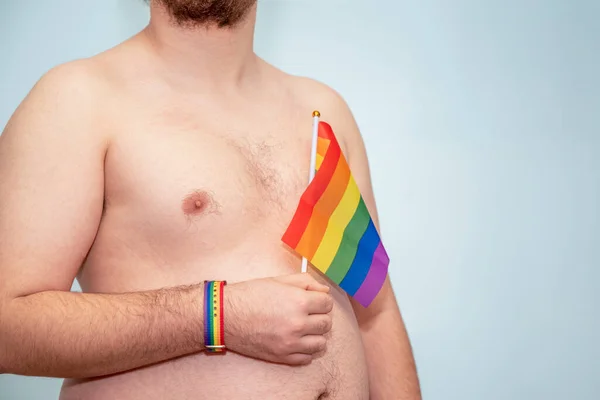 Hombre Caucásico Sin Camisa Sosteniendo Lgtb Orgullo Arco Iris Bandera — Foto de Stock