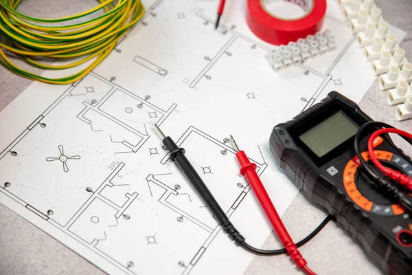 Multímetro Diferentes Herramientas Materiales Para Electricista Cable Hank Plan Electrificación — Foto de Stock