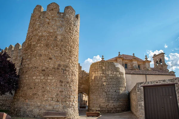 スペインのウレナの城壁中世の町への入り口の門の一つの眺め — ストック写真