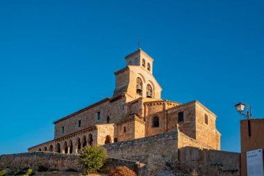 Santa Maria del Rivero Kilisesi, 12. yüzyıldan kalma Roma tarzı bir eser ve halka açık anıt, San Esteban de Gormaz, Soria, İspanya