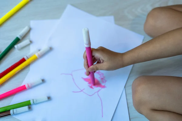 Girl Hand Making Drawing Colours Home — Stockfoto