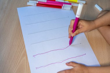 Preschool worksheet for practicing fine motor skill.