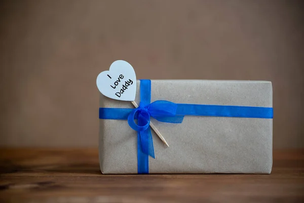 Gift Box Blue Ribbon Heart Shaped Sign Message Love Daddy — 스톡 사진
