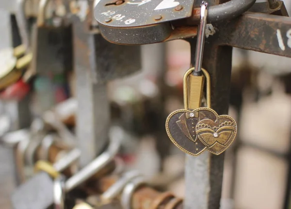 Valentine Golden Heart Shaped Padlock Locked Iron Fence Wedding Valentines — Stock Photo, Image