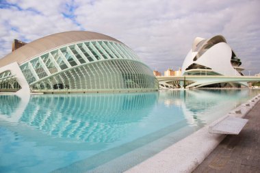 Valencia Sanat ve Bilim Şehri, cam binalar.