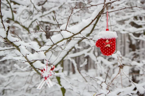 Red Mitten Snow Glove Hangs Tree Snowy Forest Winter Snow — Stock Photo, Image