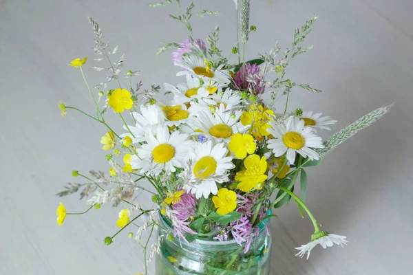 Bouquet Fleurs Dans Pot Sur Table Camomille — Photo