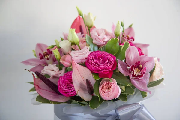 Zusammensetzung Von Rosen Eustoma Und Orchideen Frühlingsstrauß Aus Blumen Blumen — Stockfoto
