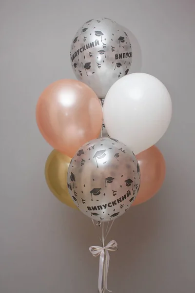 Csomag Hélium Lufikkal Felirat Ballonok Érettségijén — Stock Fotó