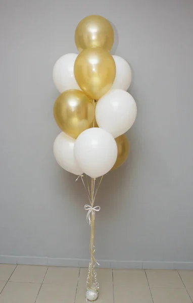 Fehér Arany Léggömbök Hélium Léggömbökkel — Stock Fotó