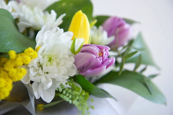 Flores Delicadas Uma Caixa Chapéu — Fotografia de Stock