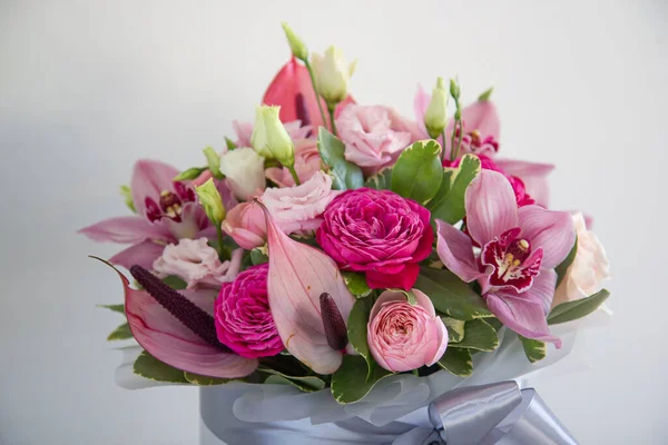 Strauß Frühlingsblumen Einer Schachtel — Stockfoto