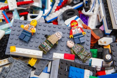 Çocuk oyuncağı üreticisi, tasarımcının birçok detayı.