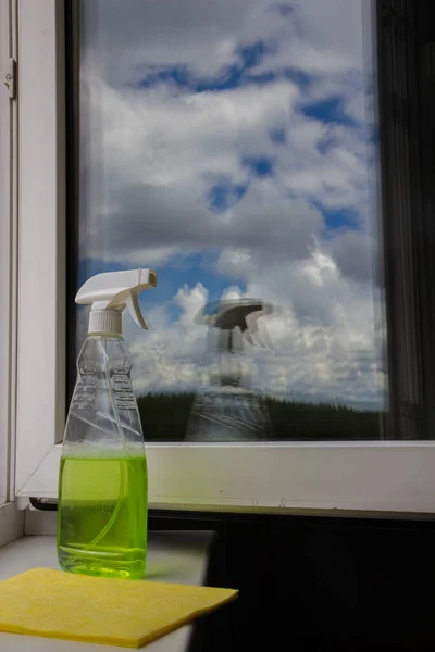 window cleaner, window cleaner, clean windows