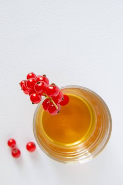 Böğürtlen ve bir bardak alkol