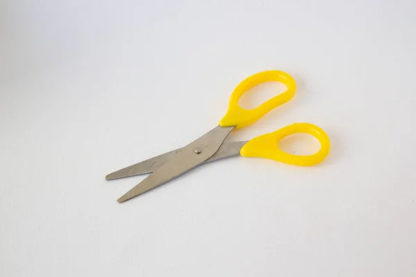 Жовті Ножиці Ізольовані Білому Тлі — стокове фото