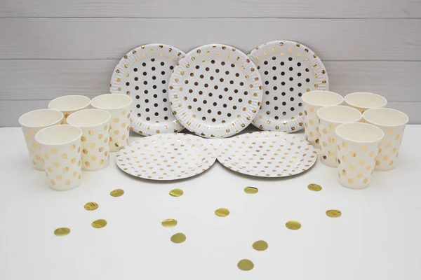 White Paper Plates Cups Golden Polka Dots — Foto de Stock