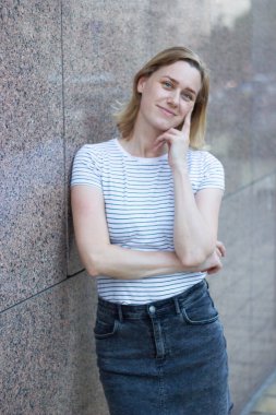 girl on the background of a gray wall