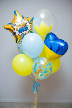 yellow and blue balloons, the inscription on the balloon 