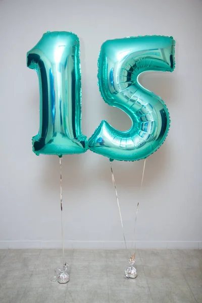 mint balloons numbers 1 and 5, holiday decor with balloons