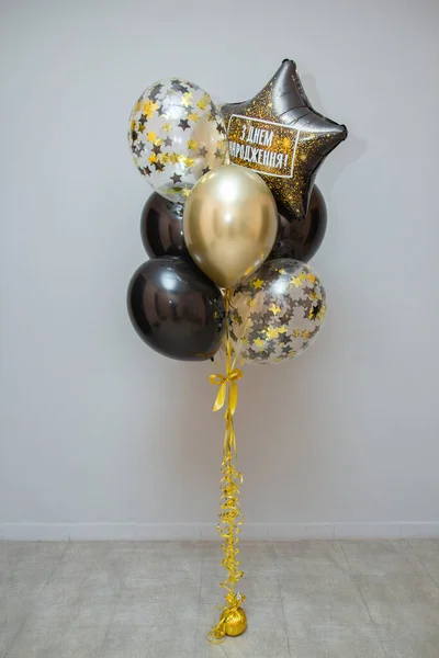 black and gold birthday balloons, a set of helium balloons, the inscription on the balloon \