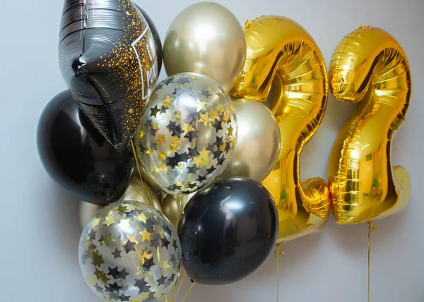 Μαύρα Και Χρυσά Μπαλόνια Γενεθλίων Χρυσά Αλουμινόχαρτα Νούμερο Ένα Σετ — Φωτογραφία Αρχείου