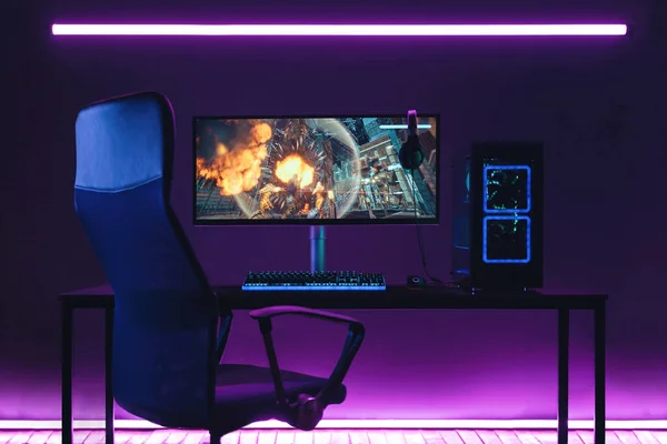 Empty pro gaming home studio in neon coloured room — Fotografia de Stock