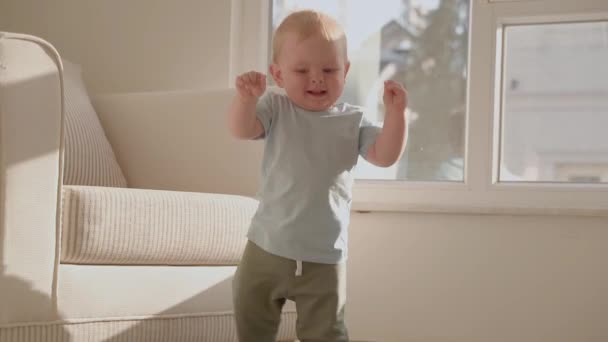 Little Baby Boy Taking His First Steps Help Floor Light — Vídeo de stock