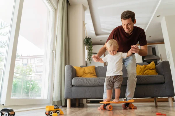 Funny Daddy Playing Active Games Little Son Home Wheeling Penny — Stock fotografie
