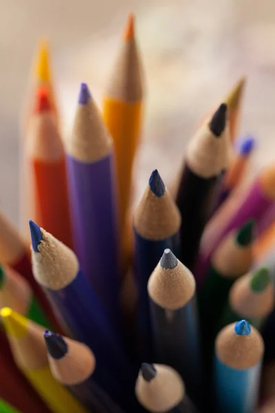 Ahşap renkli kalemler — Stok fotoğraf