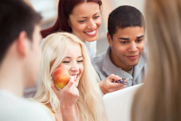 Lärare och studenter — Stockfoto