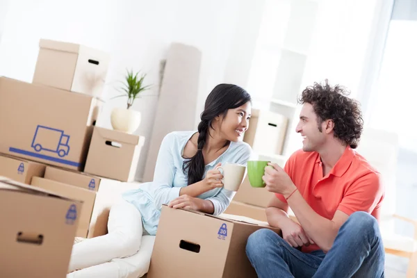 Happy Couple Moving In — Stock Photo, Image