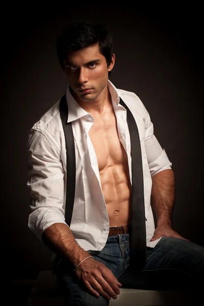 yakışıklı erkek modeli